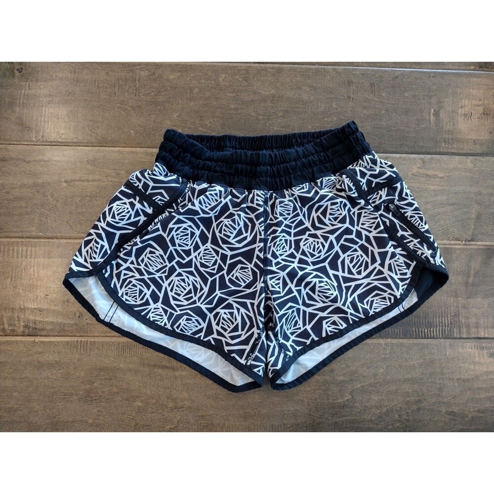 LULULEMON Women's Tracker black white shorts - size 4